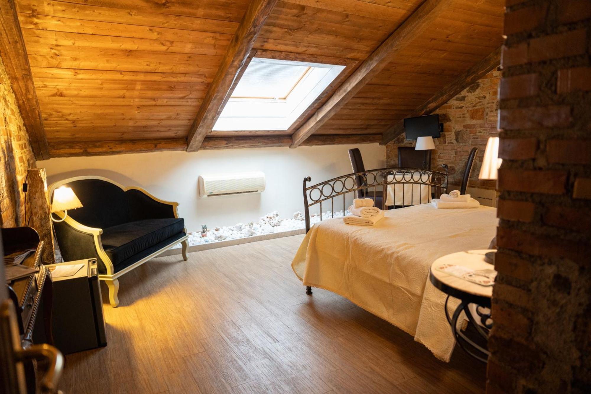 Residenza L'antico Borgo Hotel 4*